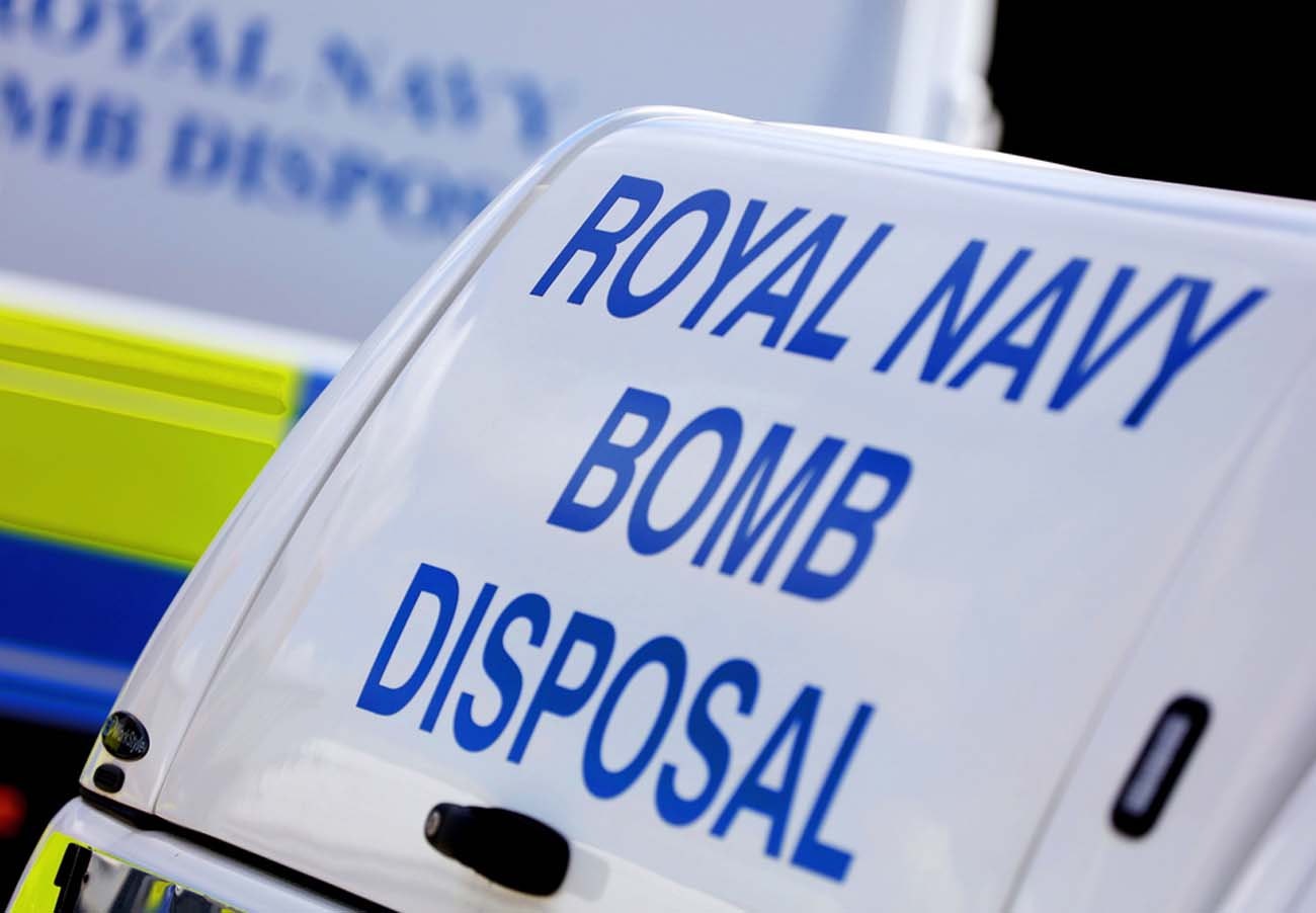 Royal Navy bomb disposal team deal with bomb in the River Thames