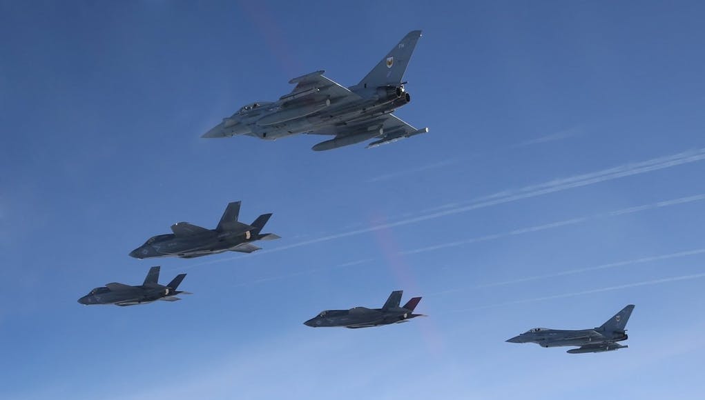 F-35B-arrives-with-escort-3