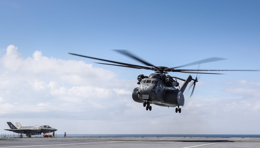 US NAVY’S LARGEST HELICOPTER TOUCHES DOWN ON HMS QUEEN ELIZABETH