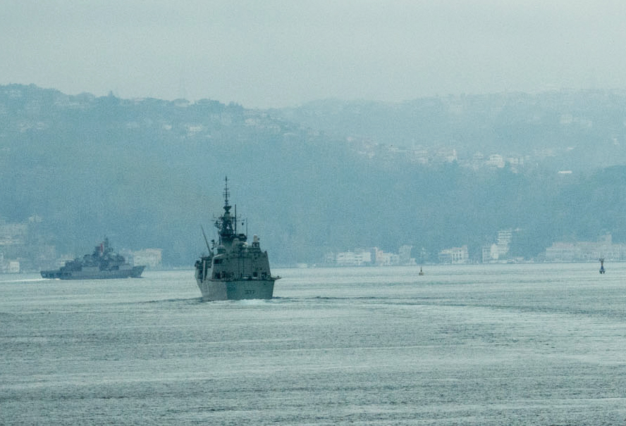 us sendong warships to black sea to force kerch straits