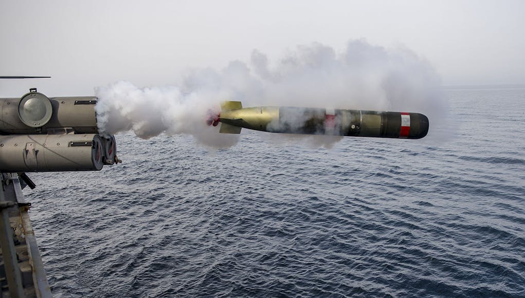 USS_Roosevelt_(DDG-80)_launches_Mk_54_torpedo_in_April_2014