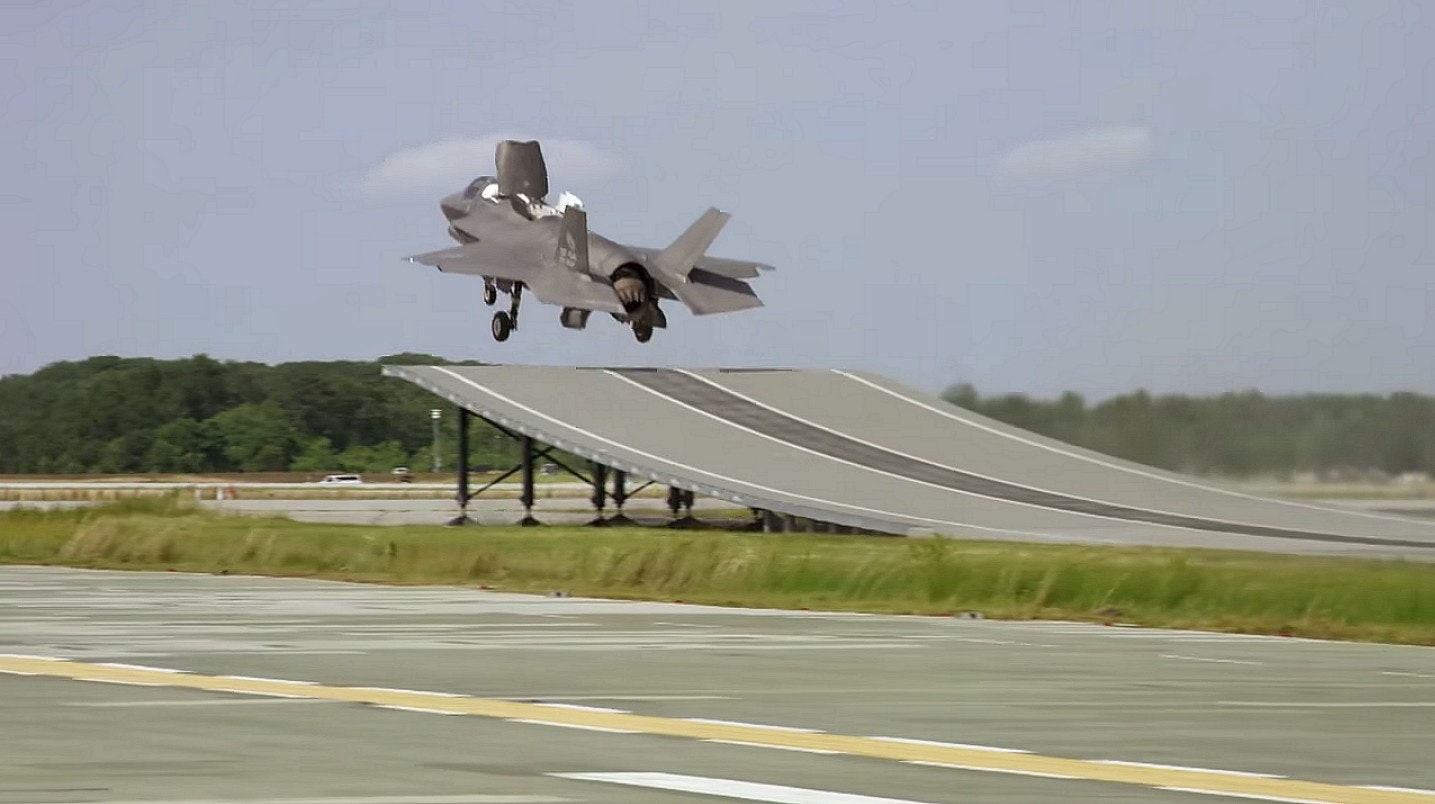 F35B successfully performs first launch from skijump