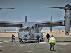 American MV-22 Osprey trains with RFA Mounts Bay
