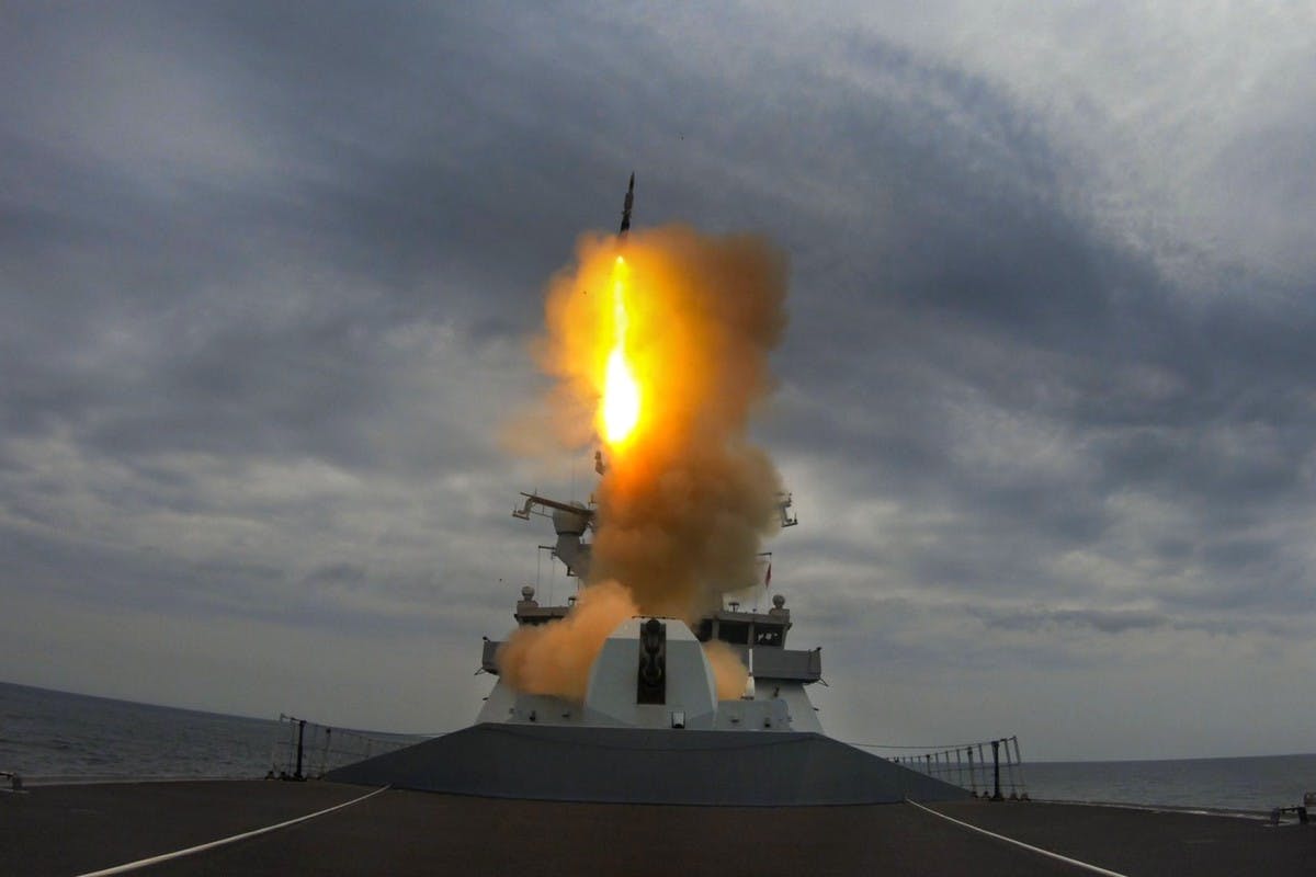 NATO-Kriegsschiffe laufen in Schottland zur Raketenabwehr zusammen