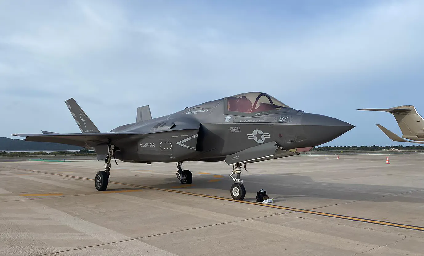 F 35 From Hms Queen Elizabeth In Precautionary Ibiza Landing