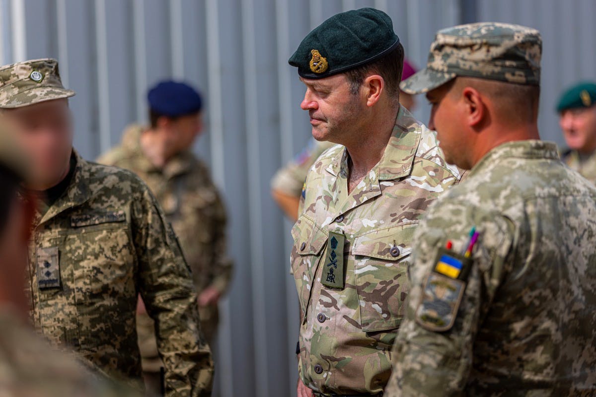 British General impressed by courage of Ukrainian soldiers