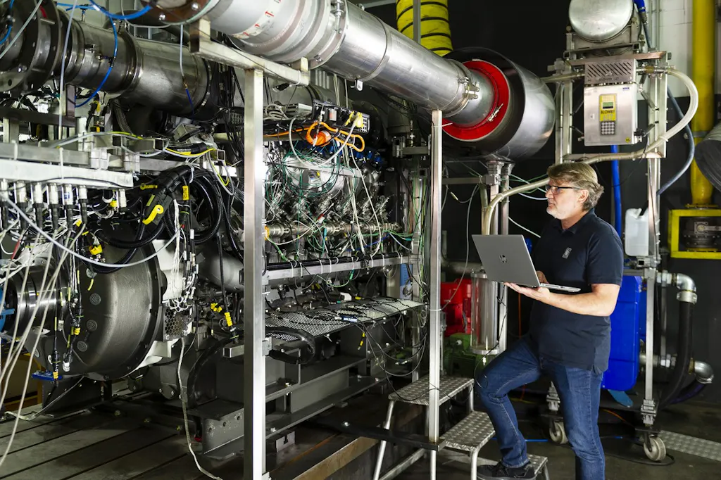 Rolls-Royce new hybrid-electric engine in first fuel burn