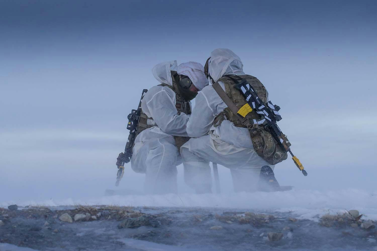 British Commandos take part in daring Arctic parachute jump
