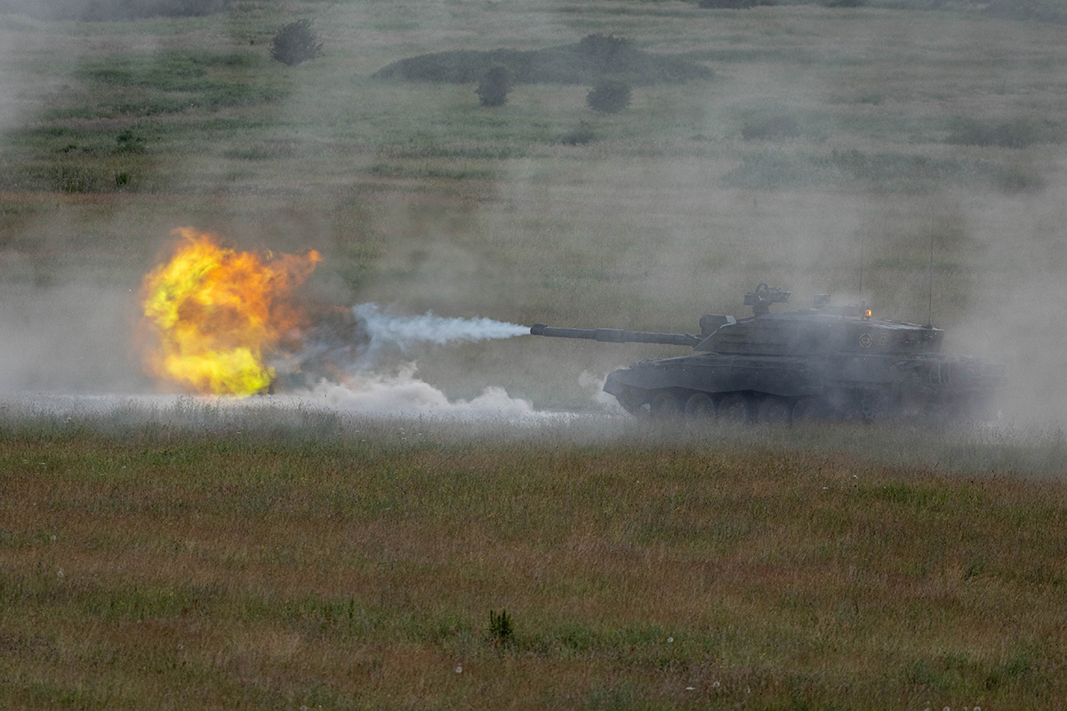 British tanks demonstrate firepower