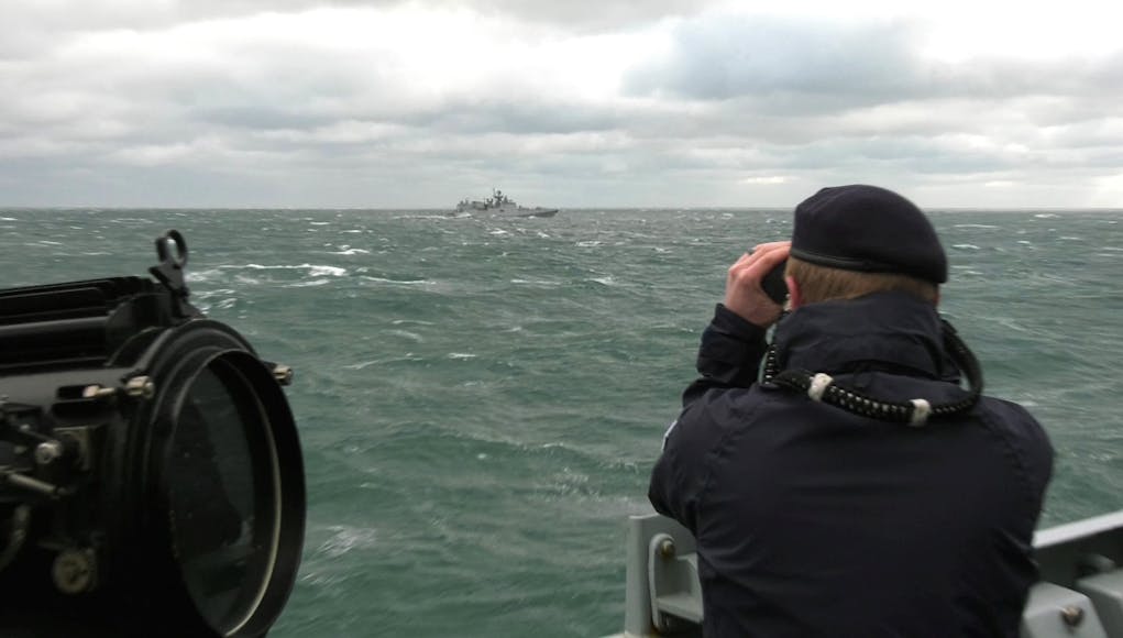 HMS Richmond's Commanding Officer monitors progress