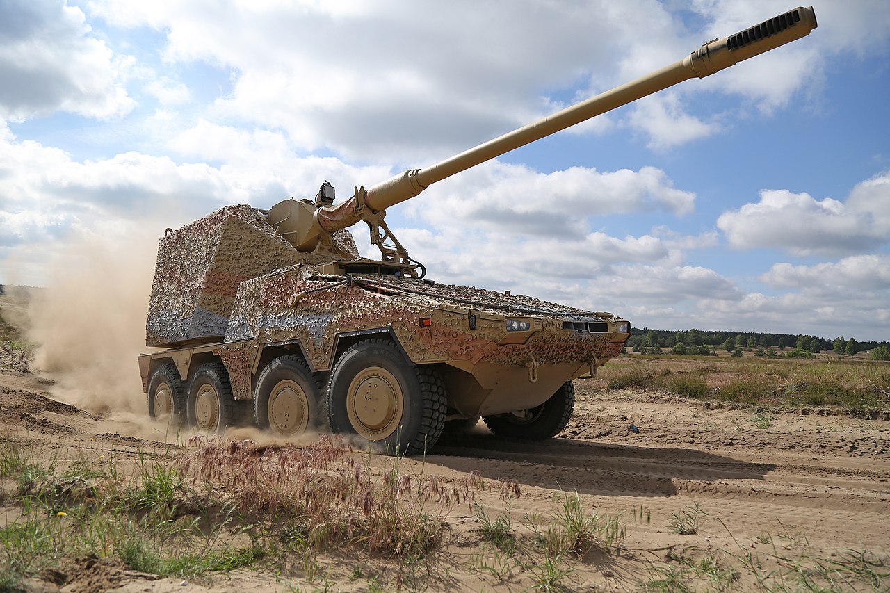 Britain to purchase Boxer based RCH155 artillery systems