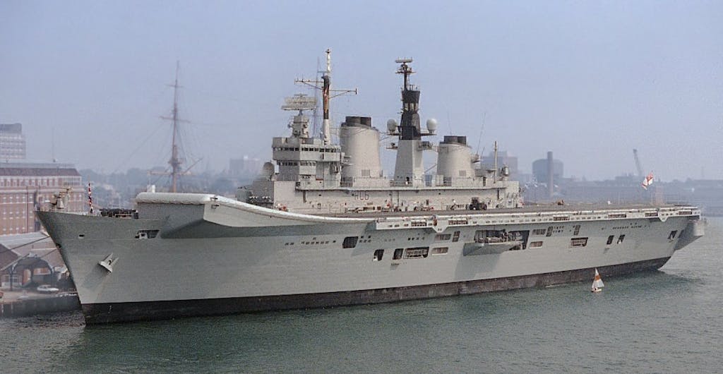 HMS_Illustrious_1
