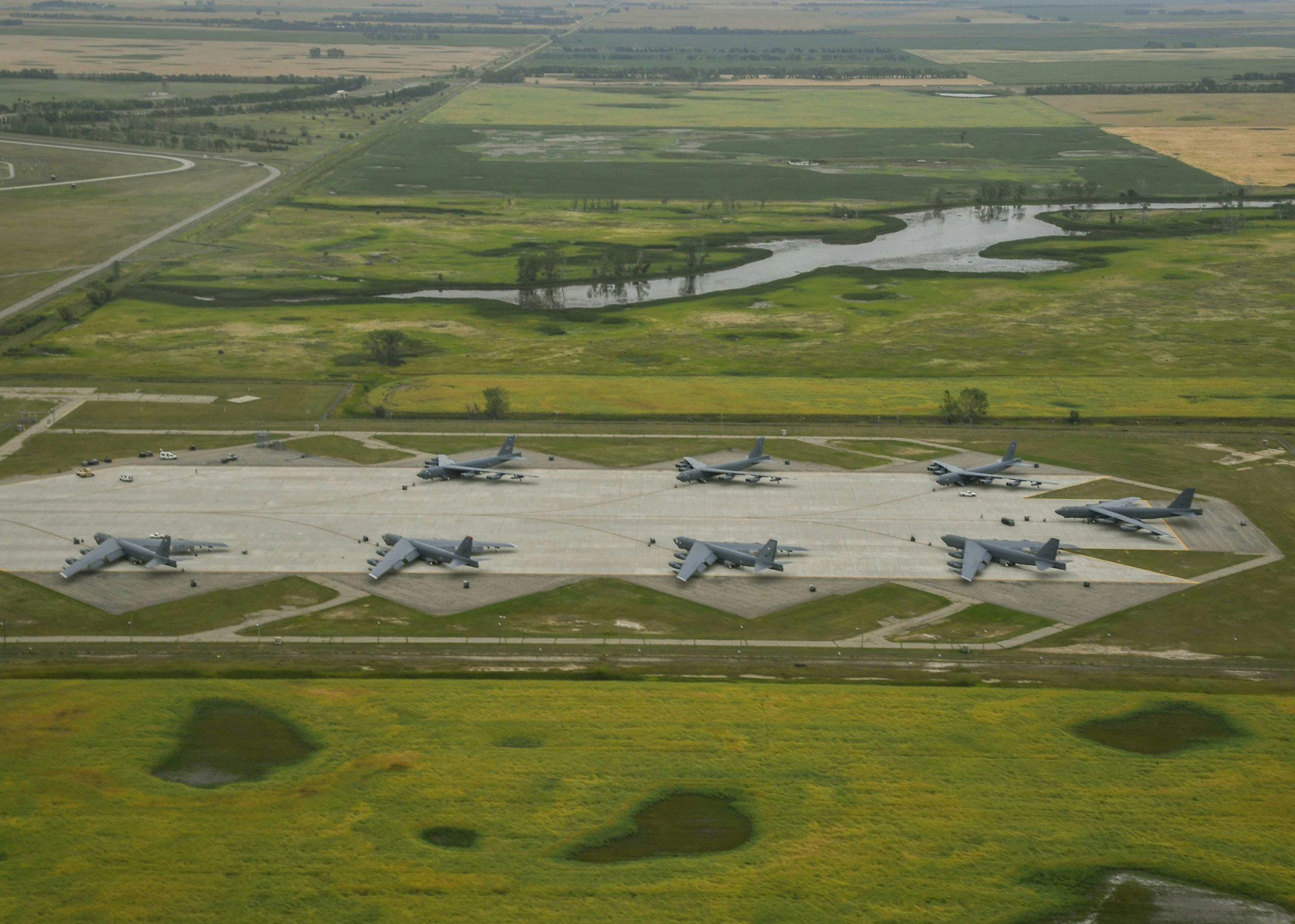 Barksdale’s Air Force Base 2nd Bomb Wing bombers arrive at Minot Air