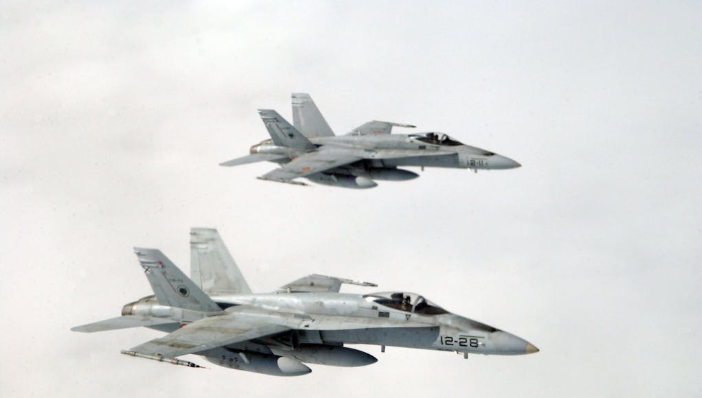 Spanish F/A-18 Hornet refuels at Red Flag Alaska