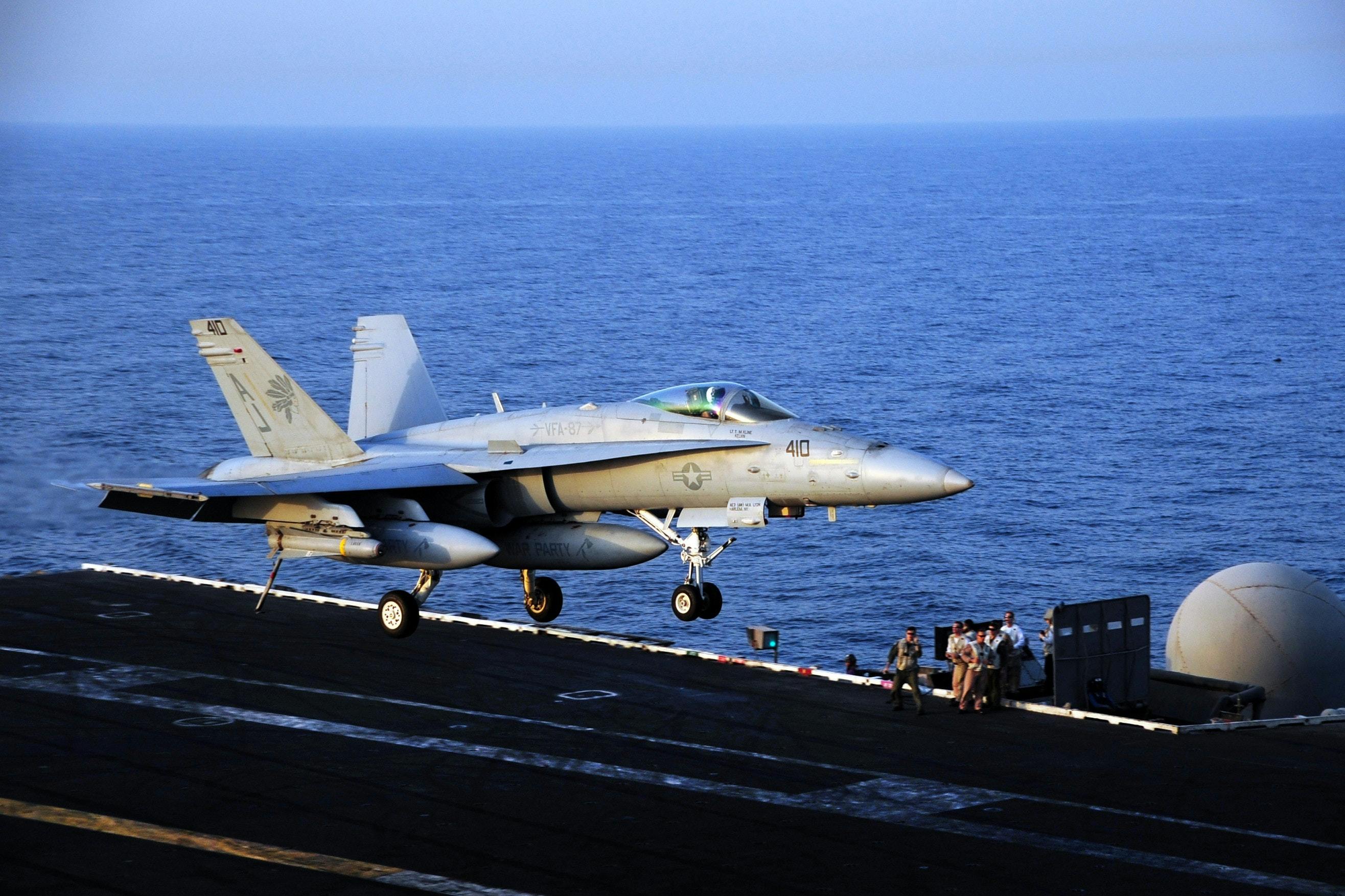 Us Pilot Killed In F 18 Crash In England