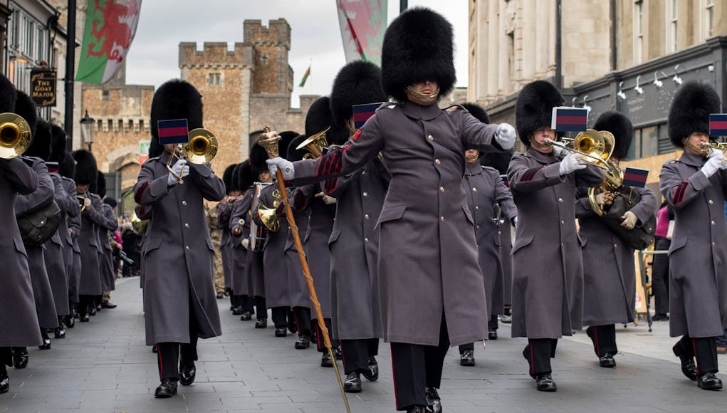 apowal-2019-013-welsh-guards-homecoming-cardiff-017-te_1903x889
