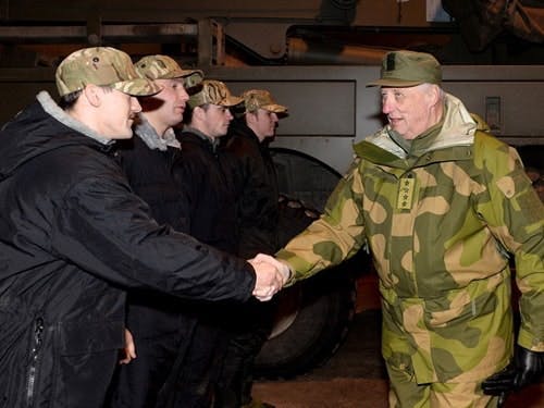 The King of Norway spoke to the men of 42 Commando