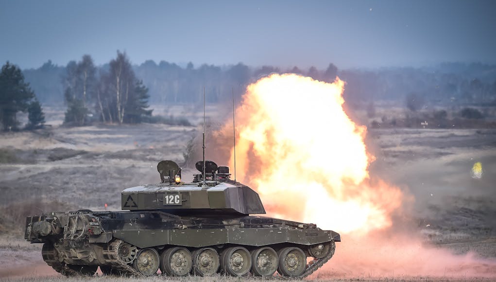 CHALLENGER 2 MBT LIVE FIRING