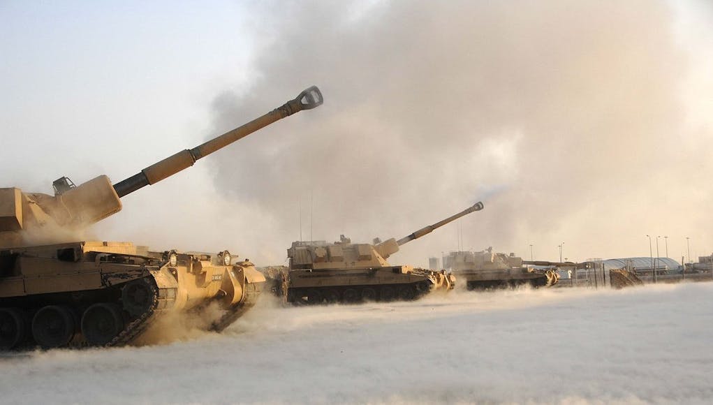1280px-AS-90_self-propelled_artillery