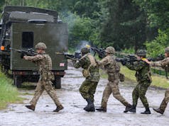British troops train with Canadian Army Engineers