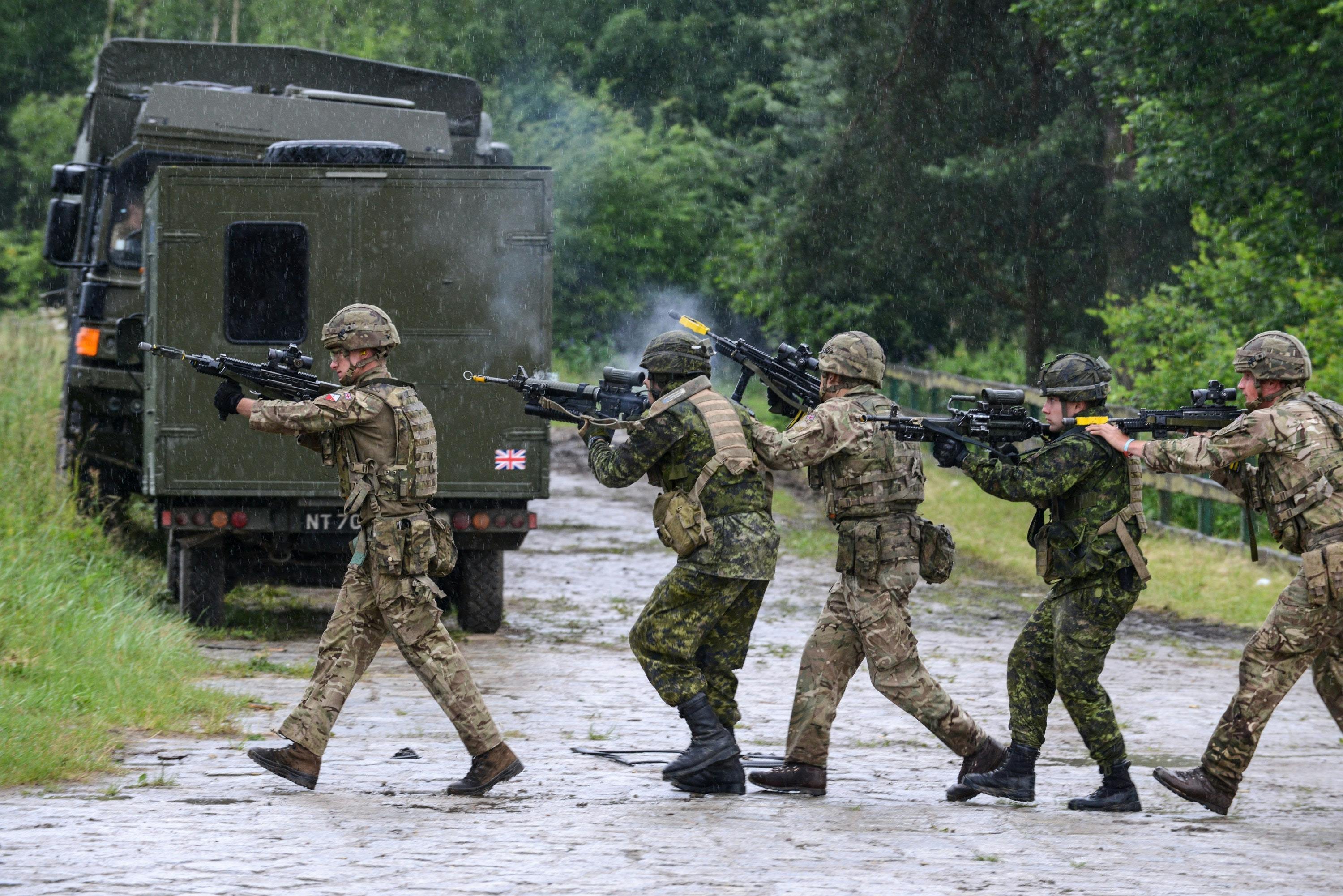 British troops train with Canadian Army Engineers