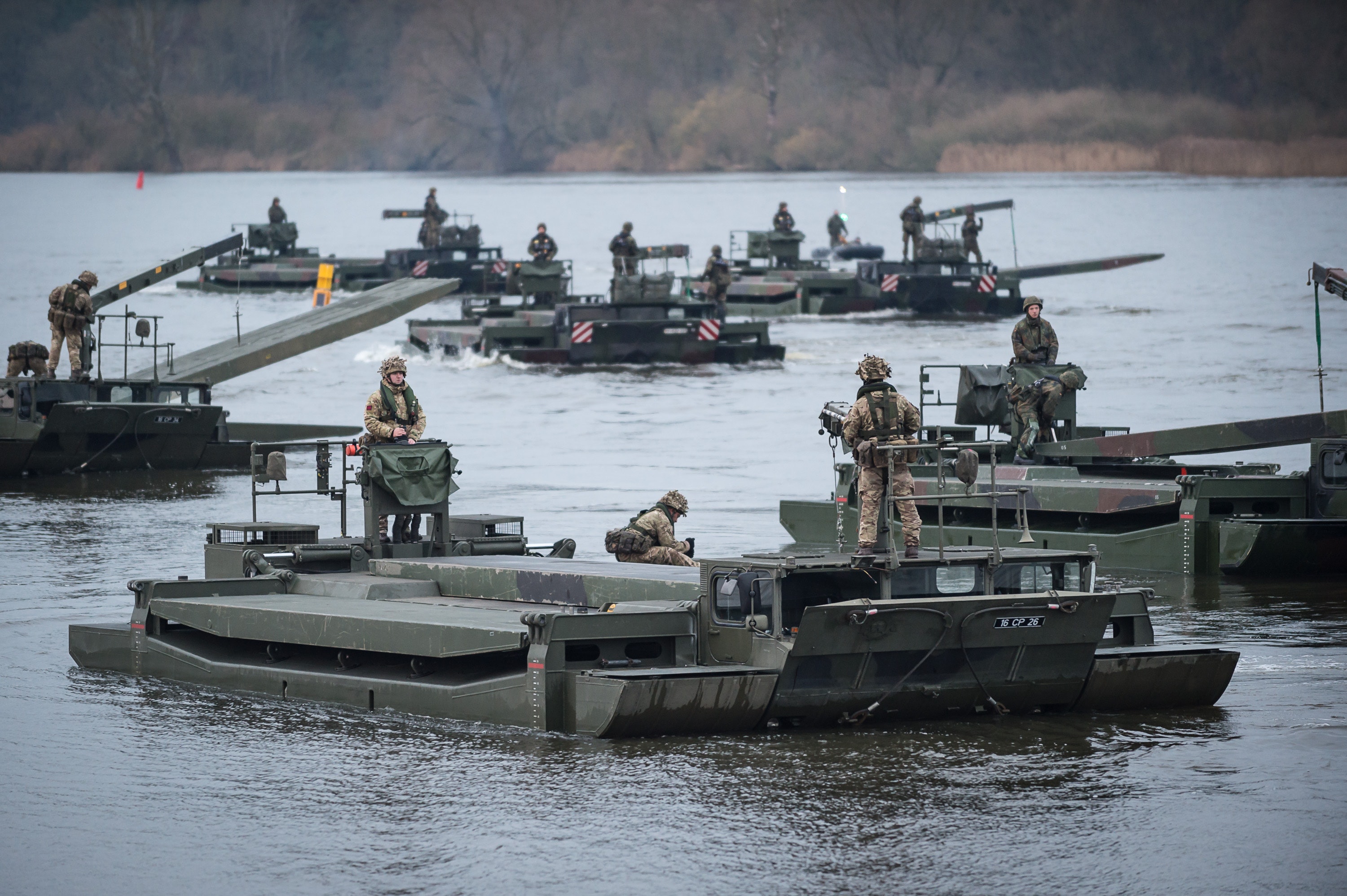 Vehicule amfibii pe Elba. 